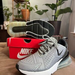 W Nike Air Max 270 SE 6.5 - Mica Green / Sequoia / Igloo - Brand New Open Box